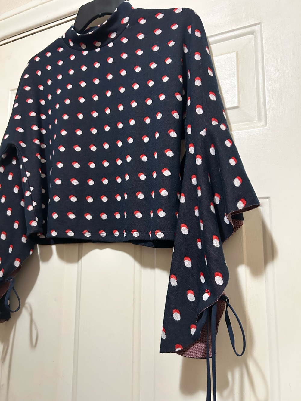 $10 BCBG Polka Dot Crop Lightweight Sweater Top Large ⭐️